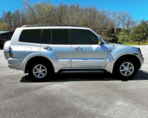 2001 Mitsubishi Montero Limited