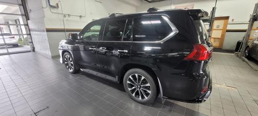 2021 Lexus LX 570 Three-Row