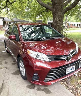 2020 Toyota Sienna LE