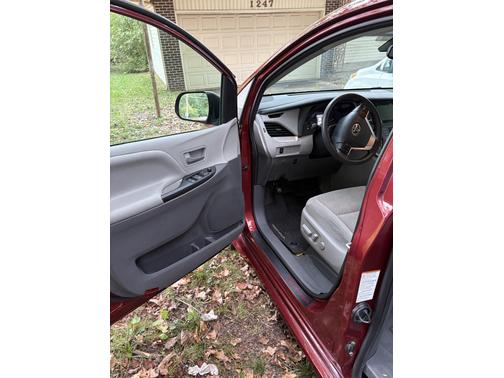 2020 Toyota Sienna LE