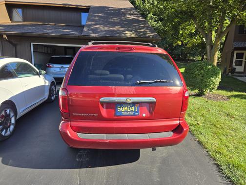 2006 Chrysler Town & Country Base