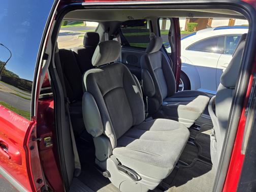 2006 Chrysler Town & Country Base