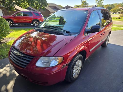 2006 Chrysler Town & Country Base