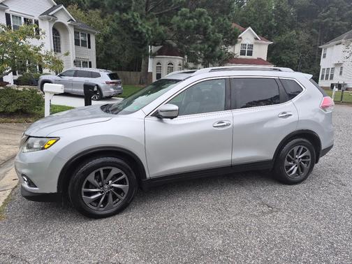 Silver 2016 Nissan Rogue SL