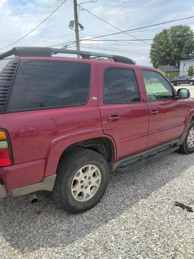 Red 2005 Chevrolet Tahoe Z71