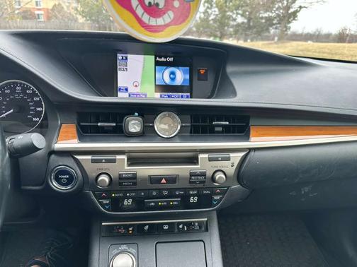 2013 Lexus ES 300h Base