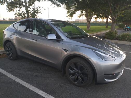2025 Tesla Model Y Long Range RWD