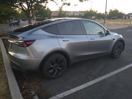 2025 Tesla Model Y Long Range RWD