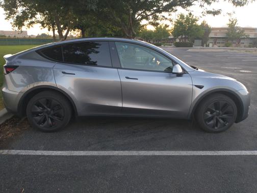 2025 Tesla Model Y Long Range RWD
