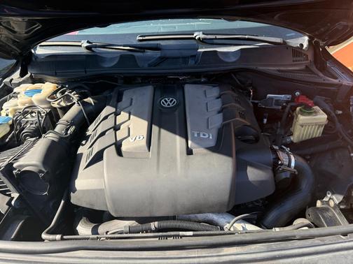 Black 2013 Volkswagen Touareg TDI Lux