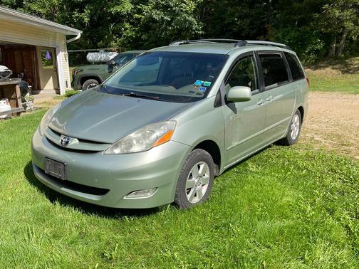 Green 2006 Toyota Sienna XLE