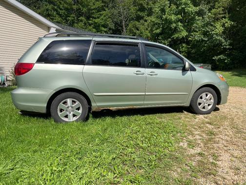 Green 2006 Toyota Sienna XLE