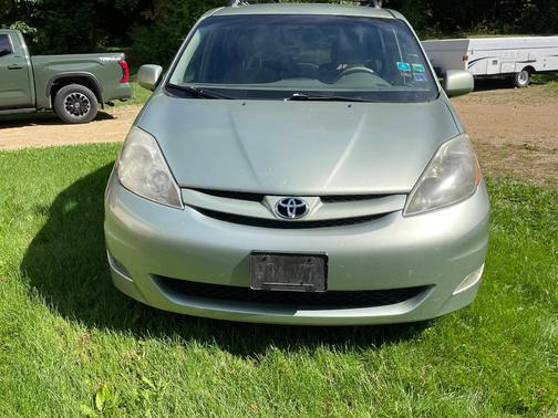 Green 2006 Toyota Sienna XLE