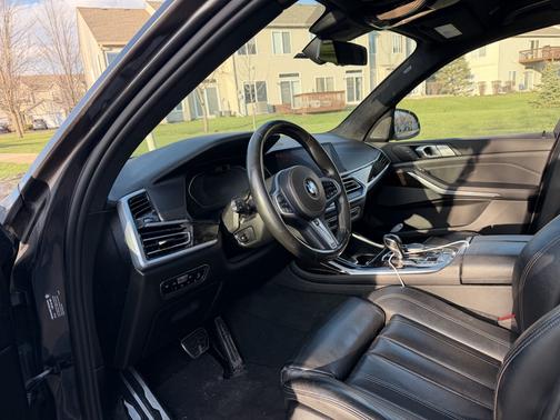 Gray 2020 BMW X7 xDrive40i