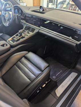 2017 Porsche Panamera Panamera 4