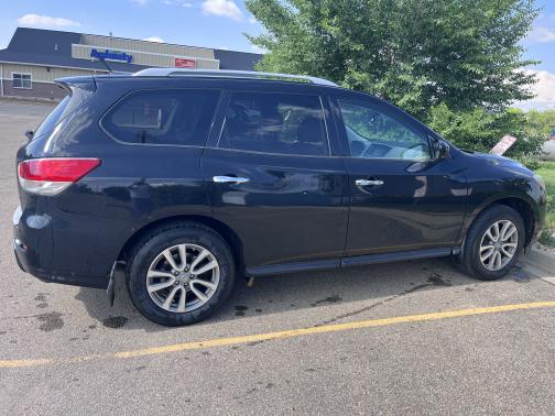 2016 Nissan Pathfinder SV