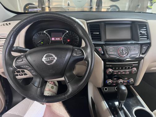 2016 Nissan Pathfinder SV