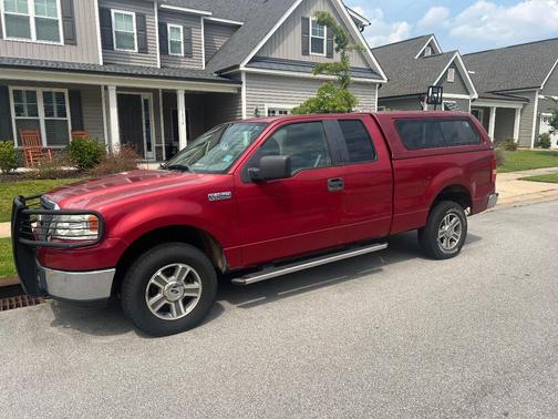 Red 2007 Ford F-150 XLT SuperCab