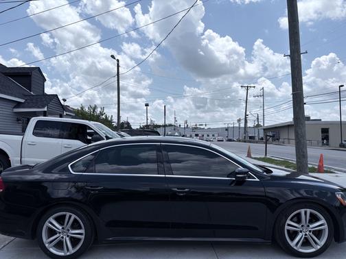 2014 Volkswagen Passat 2.0L DSG TDI SE w/Sunroof & Nav