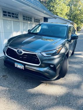 2022 Toyota Highlander Hybrid XLE