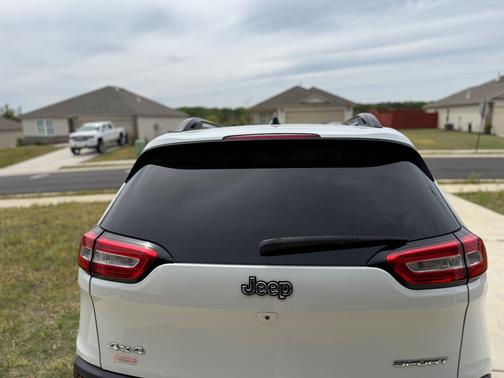 White 2015 Jeep Cherokee Sport