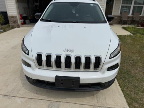 White 2015 Jeep Cherokee Sport