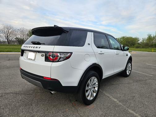White 2018 Land Rover Discovery Sport SE