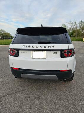 White 2018 Land Rover Discovery Sport SE