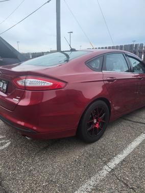 Red 2013 Ford Fusion SE