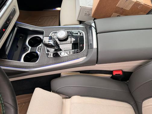 White 2025 BMW ALPINA XB7 Base