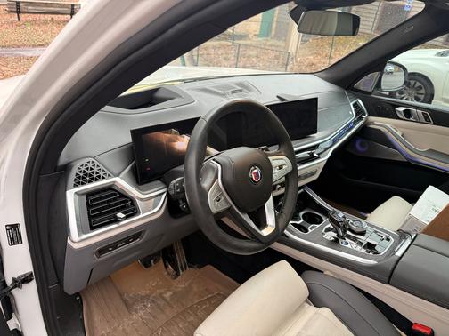 White 2025 BMW ALPINA XB7 Base