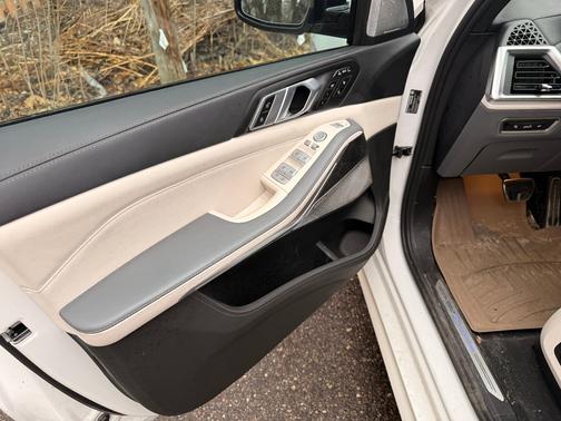 White 2025 BMW ALPINA XB7 Base