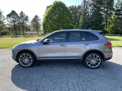 Gray 2014 Porsche Cayenne Cayenne S