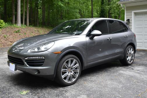 Gray 2014 Porsche Cayenne Cayenne S