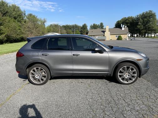 Gray 2014 Porsche Cayenne Cayenne S