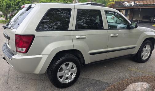 Beige 2008 Jeep Grand Cherokee Laredo