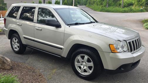 Beige 2008 Jeep Grand Cherokee Laredo