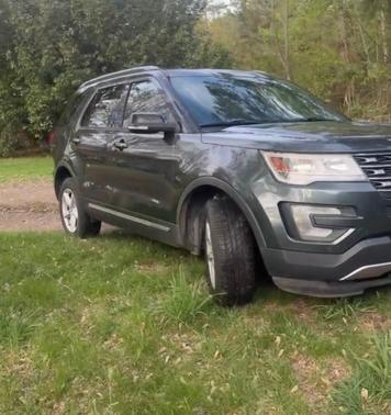 Black 2016 Ford Explorer XLT