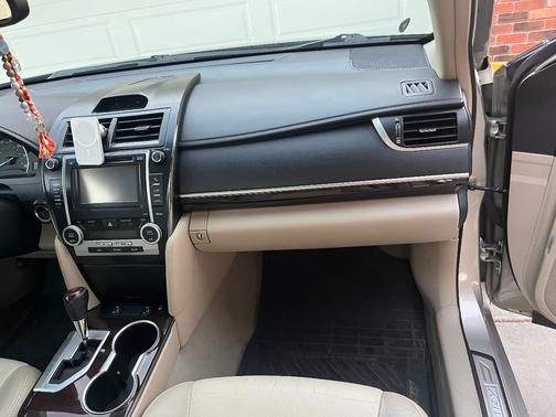 Gold 2013 Toyota Camry XLE