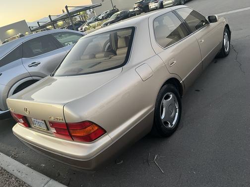 1999 Lexus LS 400 Base
