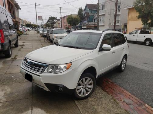 White 2012 Subaru Forester 2.5X Limited