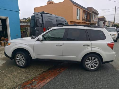 White 2012 Subaru Forester 2.5X Limited