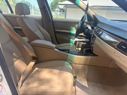 White 2009 BMW 328 i
