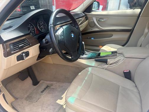 White 2009 BMW 328 i
