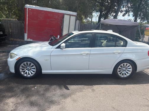 White 2009 BMW 328 i