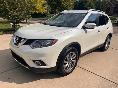 White 2015 Nissan Rogue SL
