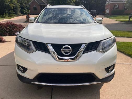 White 2015 Nissan Rogue SL