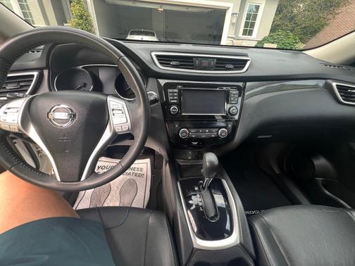 White 2015 Nissan Rogue SL