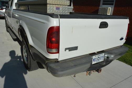 White 2002 Ford F-250 Lariat SuperCab Super Duty