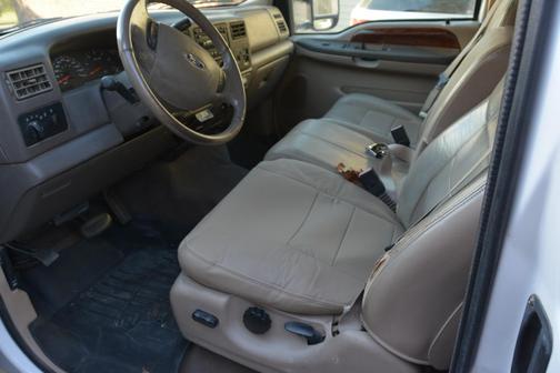 White 2002 Ford F-250 Lariat SuperCab Super Duty